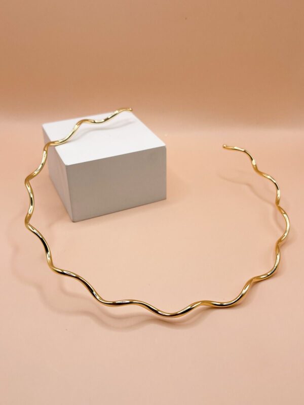 Choker Rígida Ondulada - Banho Dourado ou Prata